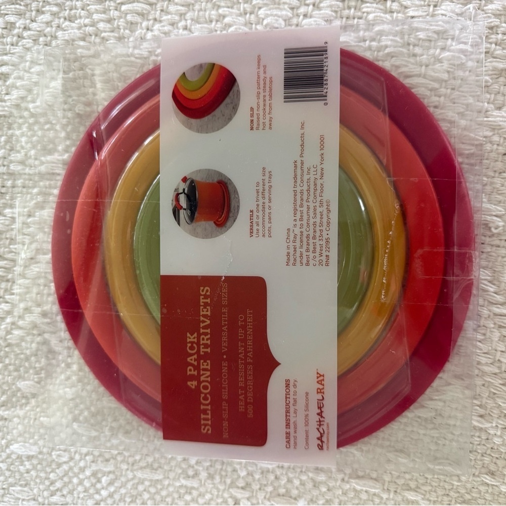 NWT 4-Pack Silicone Trivets in Red, Orange, Yellow,‎ Green